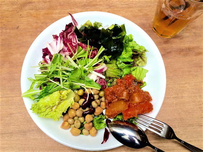 皿に乗った野菜